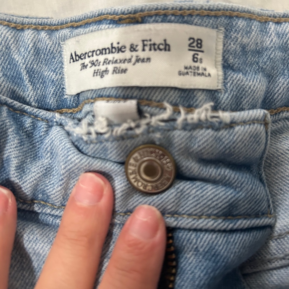 Abercrombie High Waist 90s Relaxed Jean